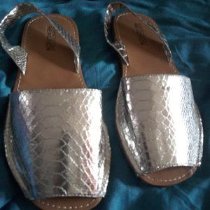 Kenneth Cole Silver Summer Sandals